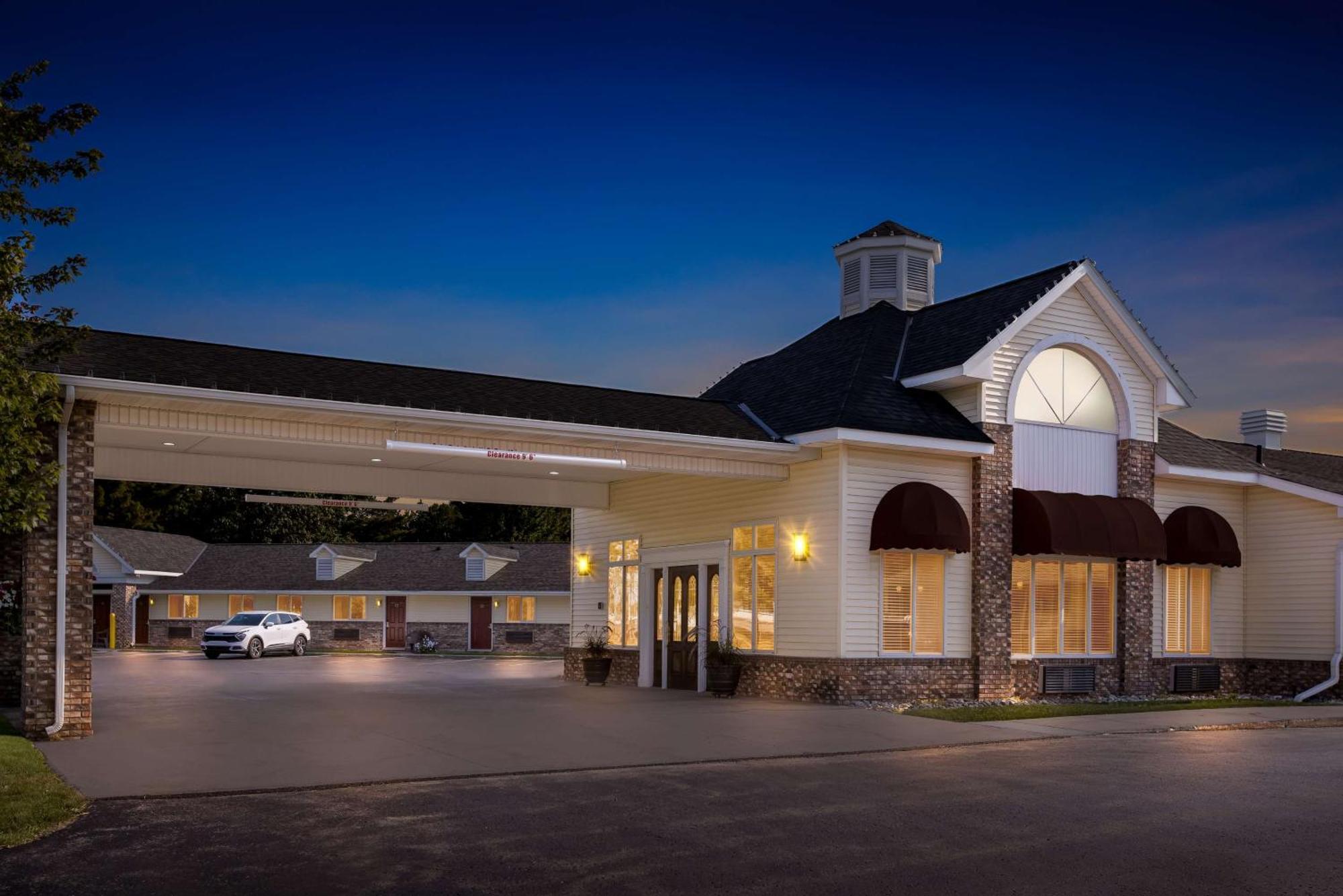 Best Western Of Harbor Springs Zewnętrze zdjęcie