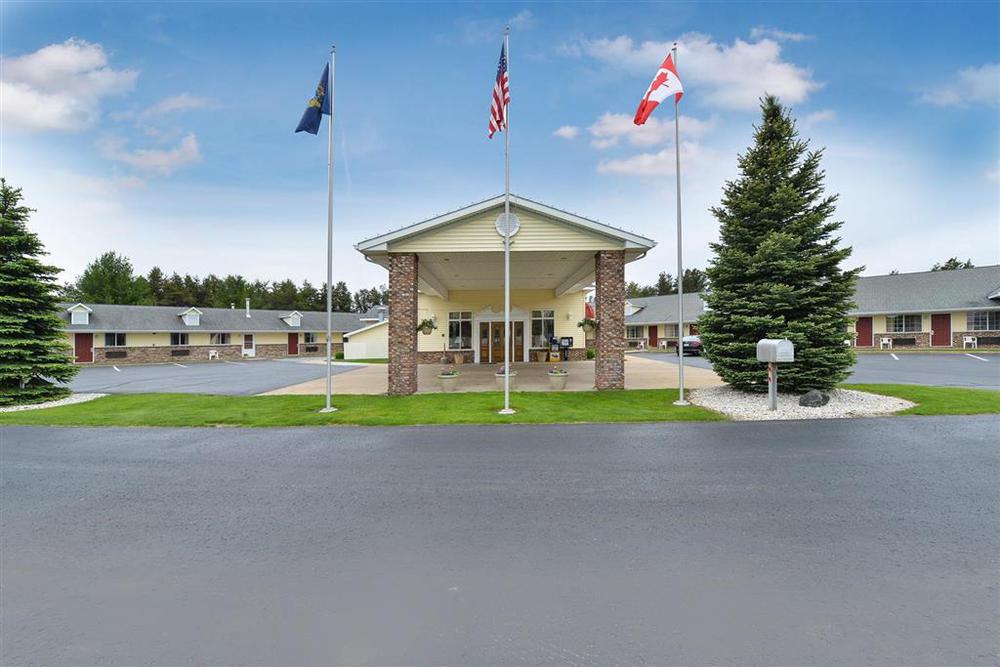 Best Western Of Harbor Springs Zewnętrze zdjęcie